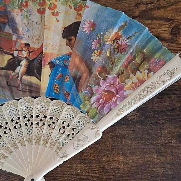 1990s Spanish Fabric Creme Colored Handheld Fan - Picture 8 of 12